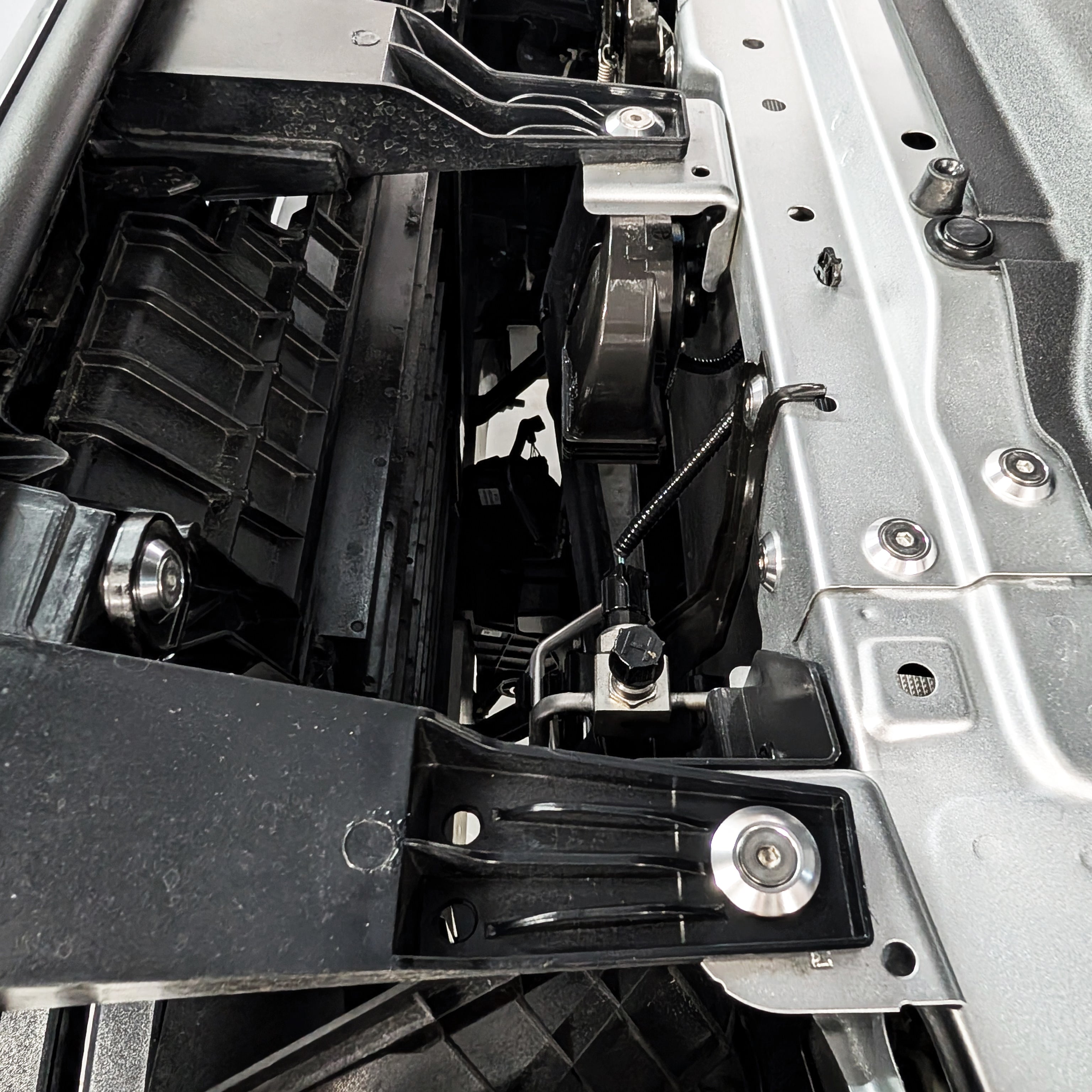 ZSPEC Stage-1 Dress Up Bolts® Fastener Kit for the '22+ Tundra XK70, Stainless & Billet
SUS304 Stainless Steel Fasteners
Colored Billet Finish Washers